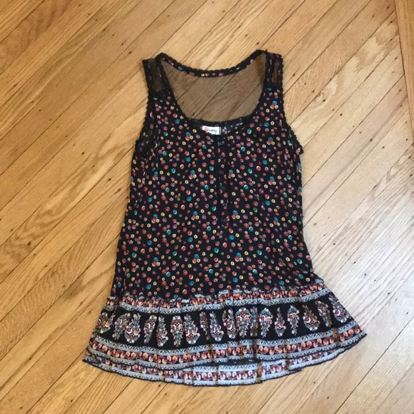 Olsenboye Tops - 🎈Olsenboye sleeveless floral peplum  top